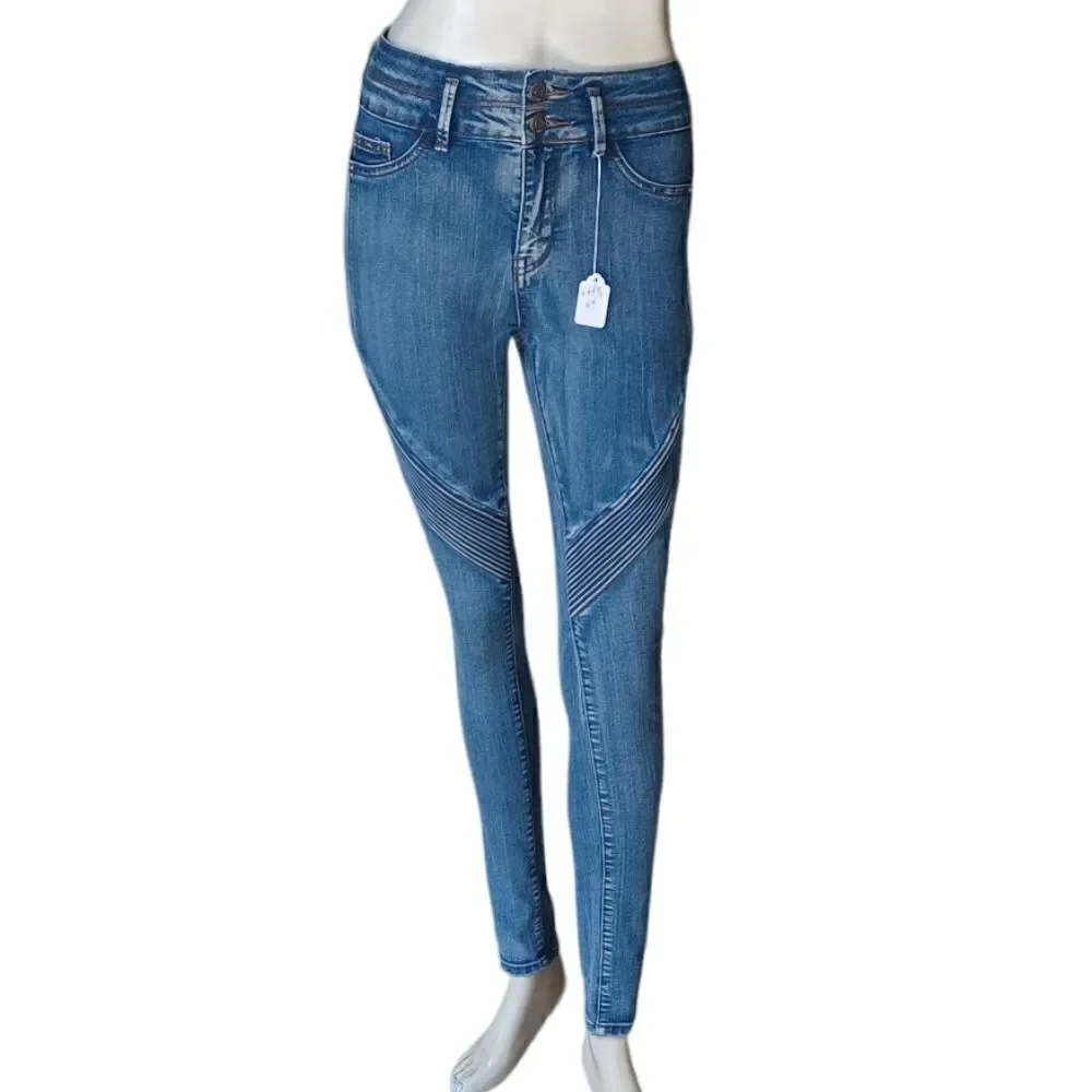 669844.....Chiole Skinny Jeans Size 3, W24